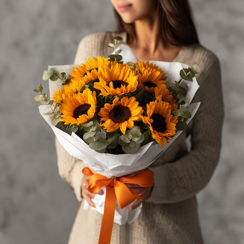How to write the blessing message on the flower basket for the opening of a New Haven pharmacy?